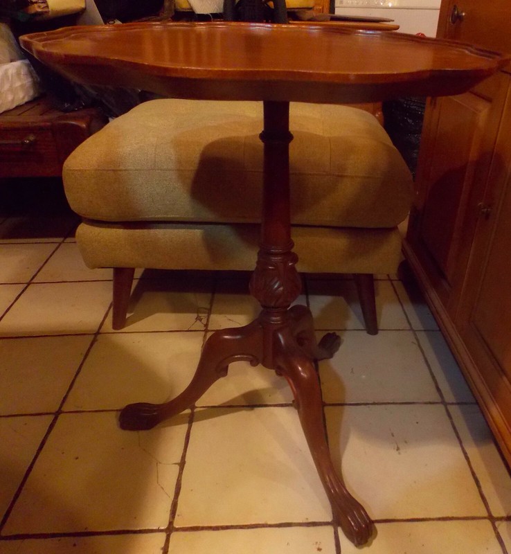 Mahogany Carved Pie Crust Top Parlor Table / Lamp Table (RP-PRT11) gallery