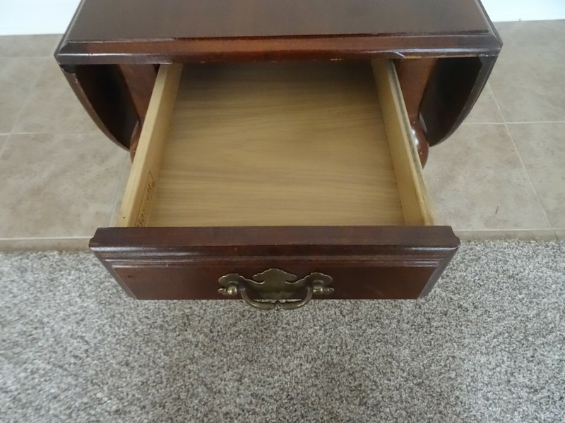 Vintage Traditional Queen Anne Drop Leaf Accent Table Solid Wood gallery