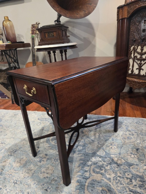 Councill Craftsman Chippendale Mahogany Pembroke Table gallery