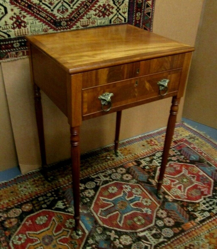 ANTIQUE AMERICAN FEDERAL WORK TABLE W/FINE DELICATE LEGS & LIFT TOP WRITING DESK