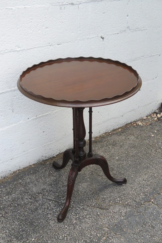 Mahogany 1940s Round Side End Table 5412
