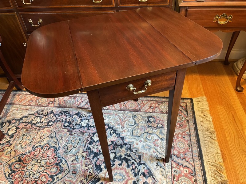 Henkel Harris Solid Mahogany Drop Leaf Pembroke Table No. 5604 gallery