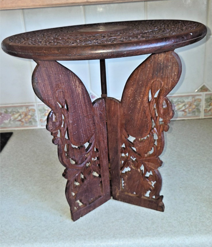 HIGHLY DECORATED CARVED INDIAN HARDWOOD OCCASSIONAL TABLE / PLANT STAND