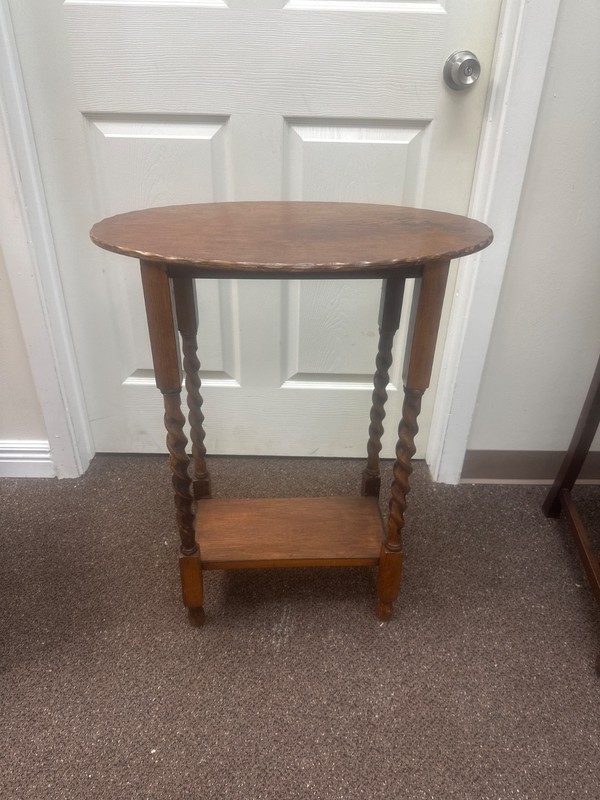 Nice Older Solid English Oak Lamp Side End Bedside Table With Barley Twist Legs gallery