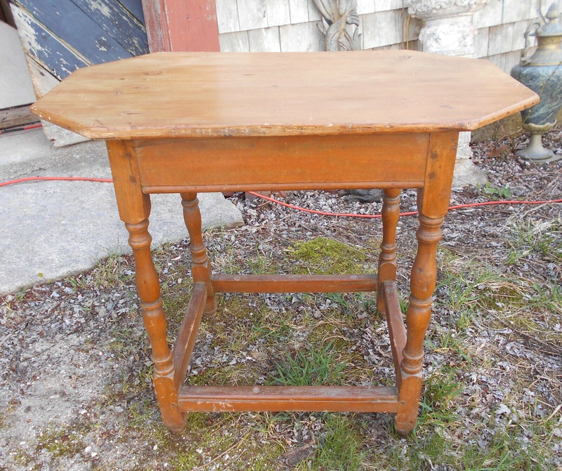 ANTIQUE 18th CENTURY COLONIAL TAVERN TABLE WITH RARE RECTANGULAR CUT CORNER TOP