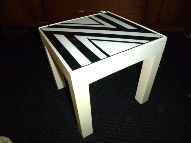 Vtg 70s Plastic Parsons Table Black & White Geometric Design 14″ x 14″