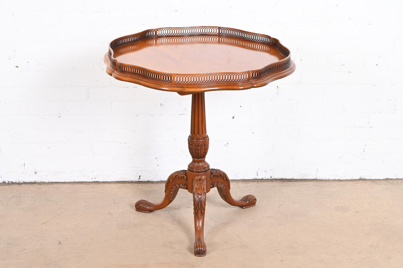 John Widdicomb English Chippendale Carved Mahogany Pedestal Tea Table