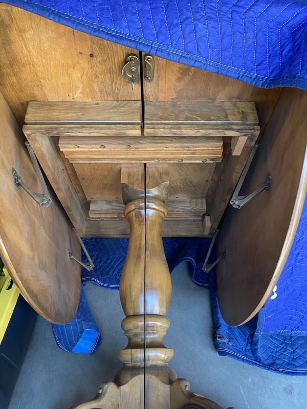 Vintage rop-leaf Pedestal Table gallery