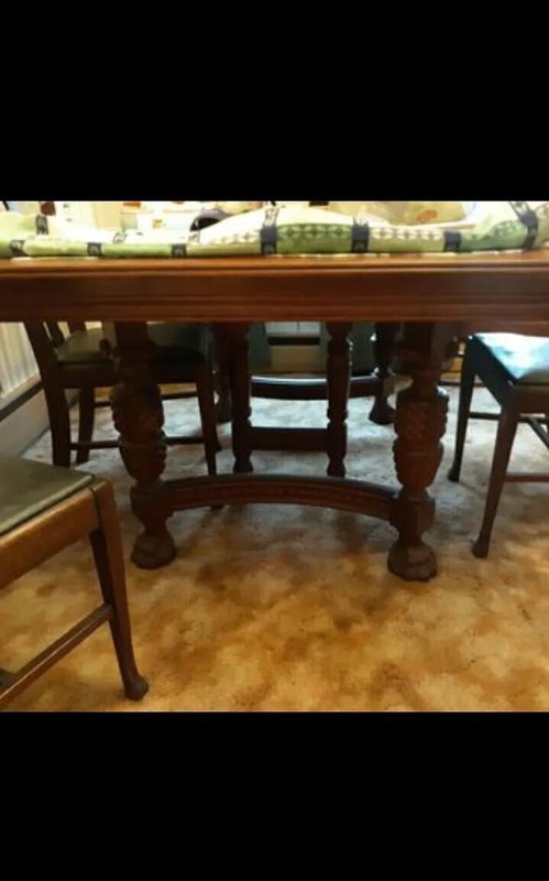 1910 Antique Solid Oak Dining Table with claw foot legs