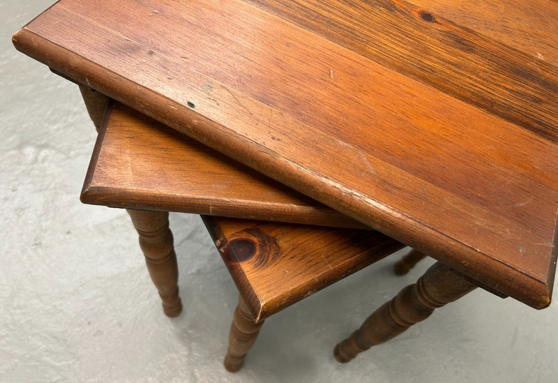 Set 3 KNOTTY PINE WOOD SIDE TABLES Spindle Legs Woodgrain VTG Furniture 15" SQ gallery