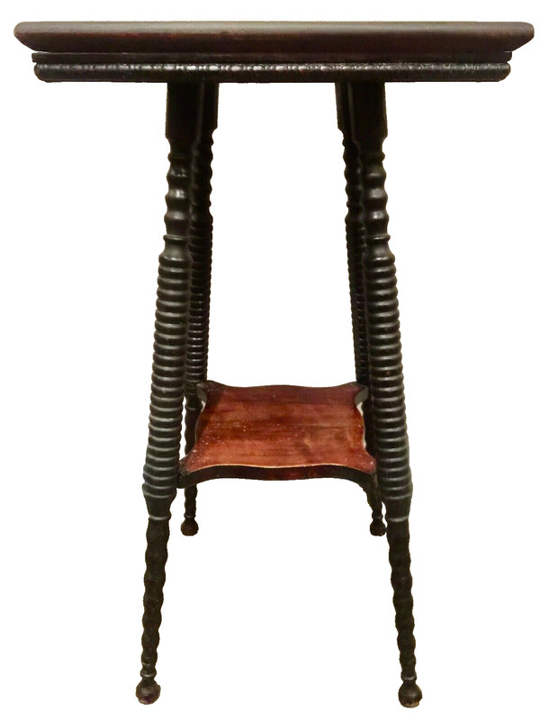 Early 1900s American Bobbin-Legged Table - Excellent Condition gallery