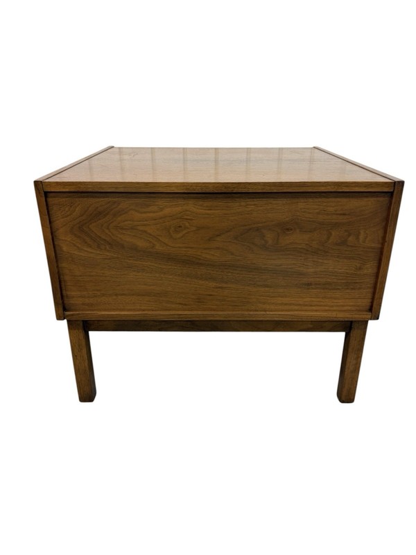 Mid-Century Modern 1960s Walnut Lane Side End Table gallery