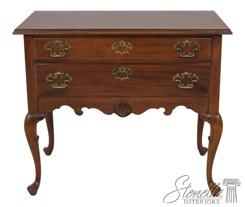 58485: HICKORY CHAIR CO Queen Anne Mahogany Lowboy