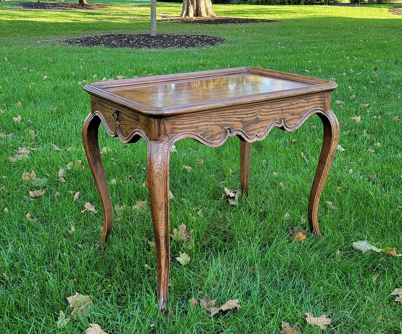 Vintage HENREDON Country French Tea/Side/End/Occasional Table 40-7005