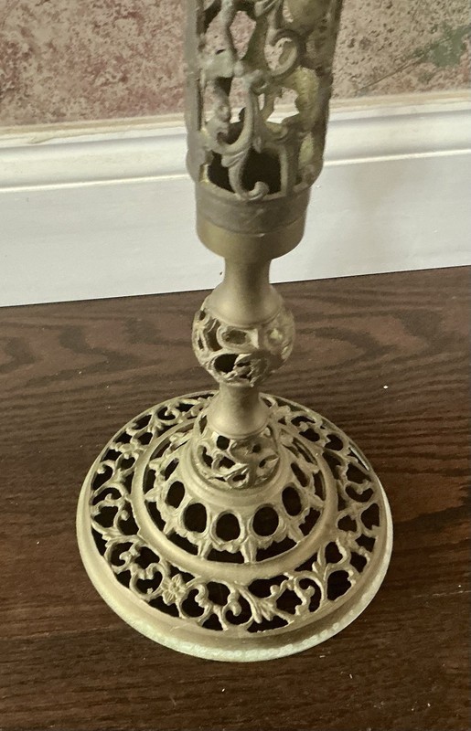 Classic Vtg French Style Marble Top Accent Table /w Reticulated Brass Base gallery