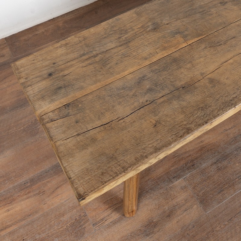Early 20th Century Rustic Peg Leg Coffee Table gallery