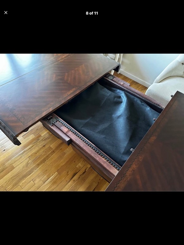 Raymond & Flanigan extendable dining room table, Protection pad and 6-chairs gallery