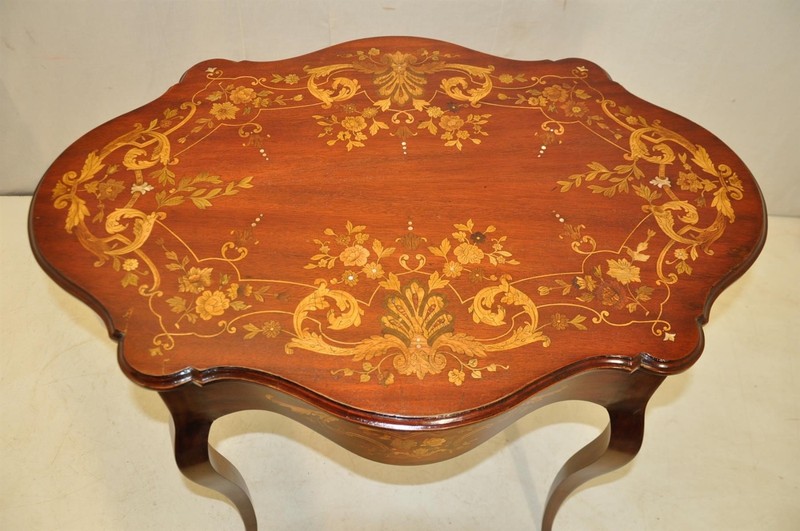 Gorgeous Antique Inlaid Marquetry French Mahogany Parlor Side Table