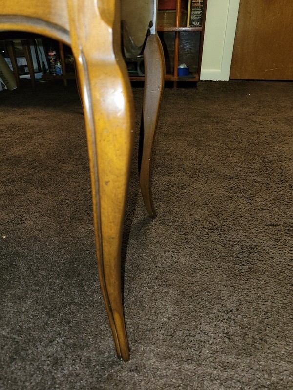Vintage Hekman Nesting End Tables. Beautiful Condition! gallery
