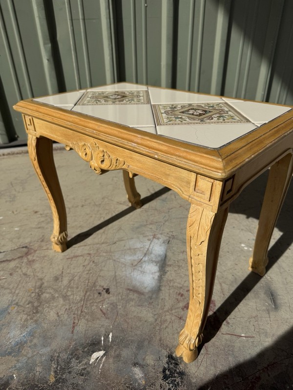 Vintage Louis XV Accent / Side table Intricate 21” Wide x 17” Tall x 13.5 Depth