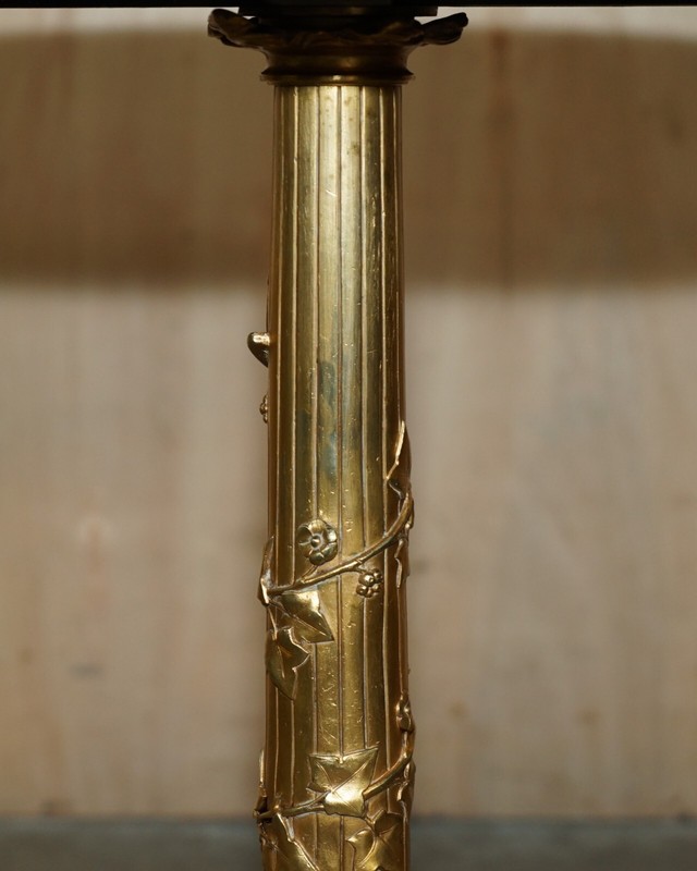 EXQUISITE ANTIQUE CIRCA 1900 BRASS SIDE END LAMP TABLE WITH THICK MARBLE TOP gallery