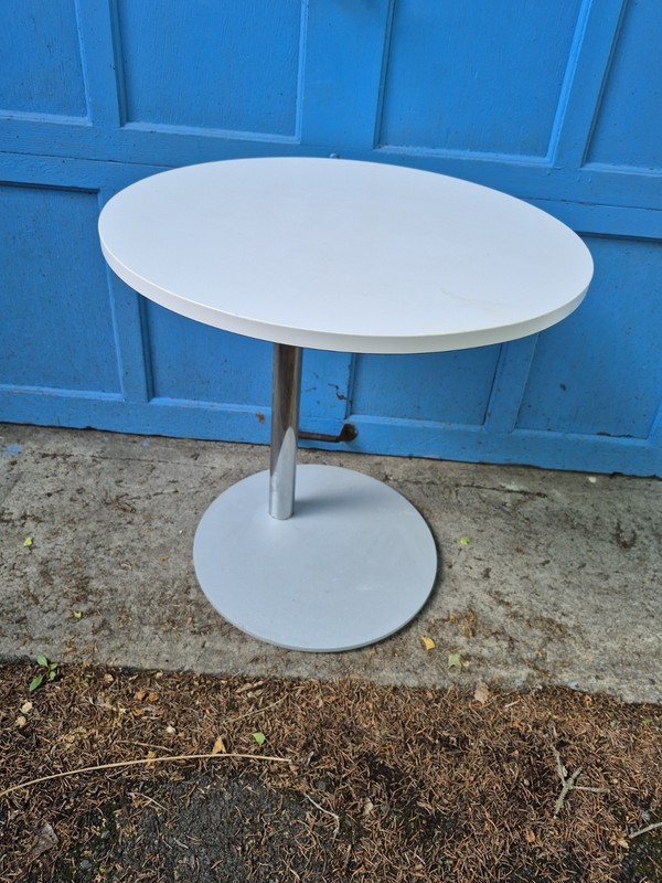 MCM 24"TABLE ,Laminate Top, Offset Chrome And Steel Base