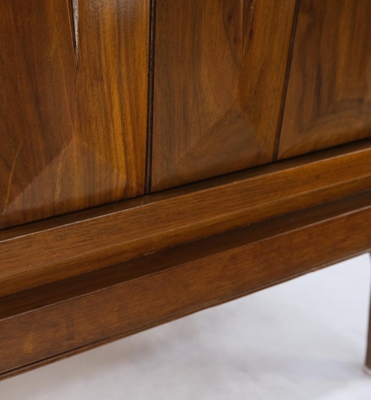 Pair of Light Walnut Carved Dimond Front Doors Bracket Leg Night Stands Mint gallery