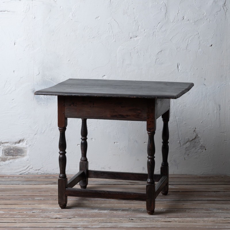 Walnut Tavern Table, 18th Century, South Carolina Estate