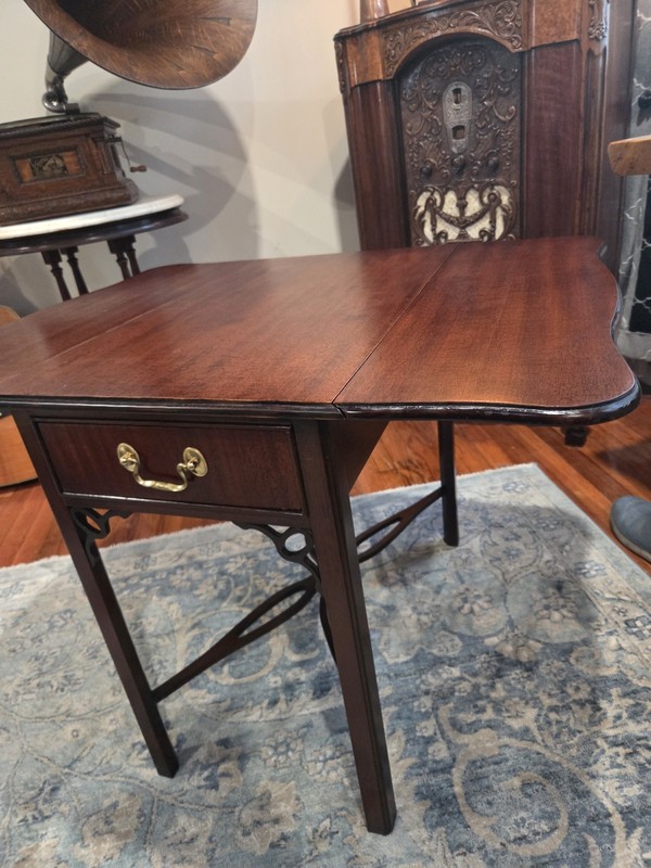 Councill Craftsman Chippendale Mahogany Pembroke Table gallery