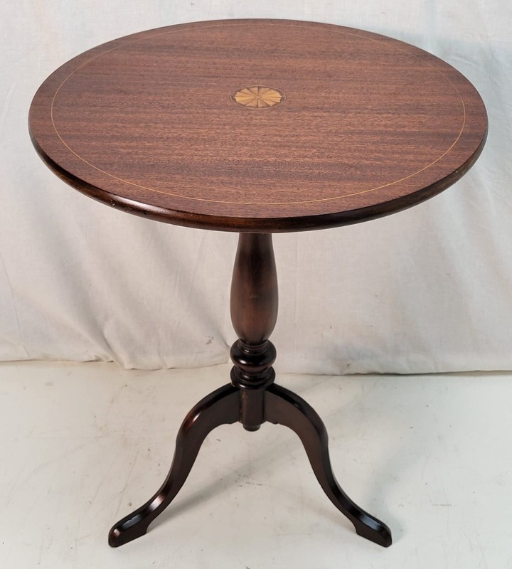 1920s Queen Anne Style Mahogany Tilt Top Table with Pencil Inlay gallery
