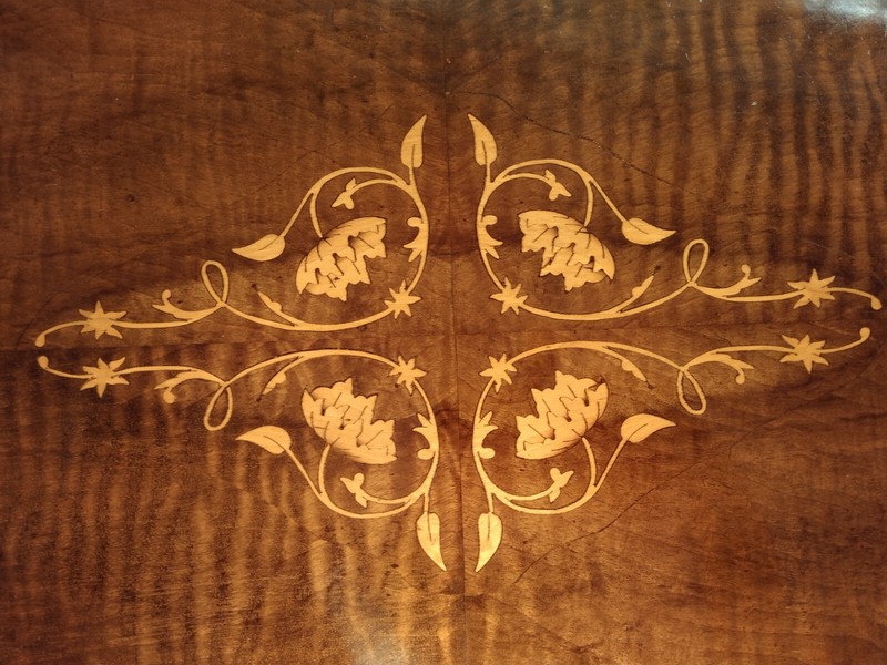 Antique Mahogany Loo table gallery