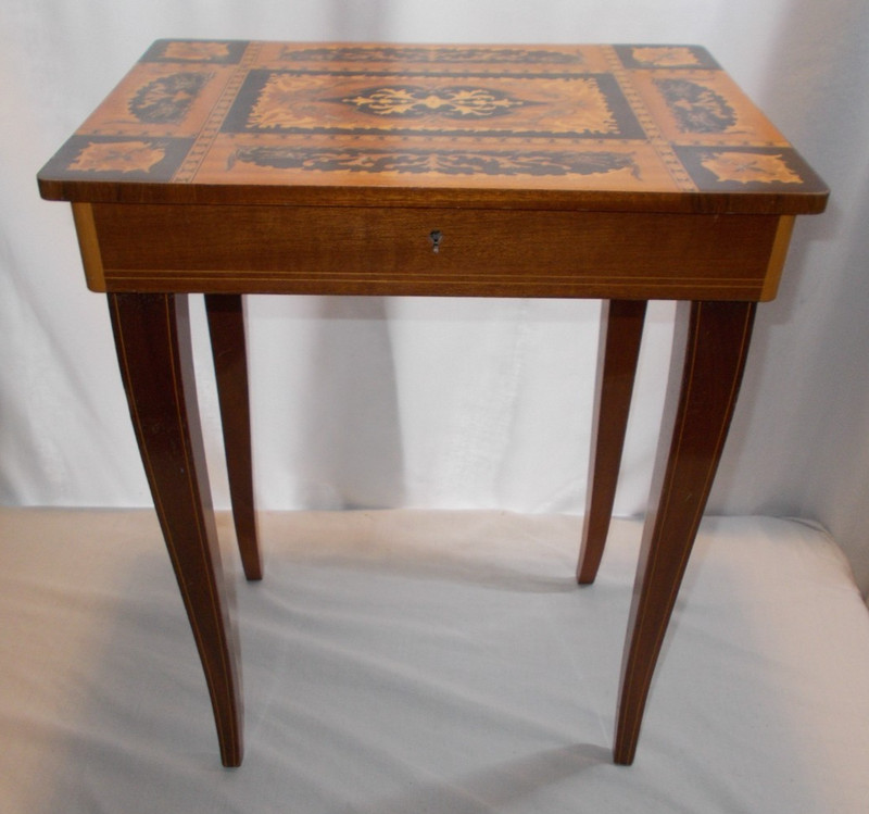 Vintage Lador Inlaid Wood Side Table Music Box Italy Carillion Svizzero NICE