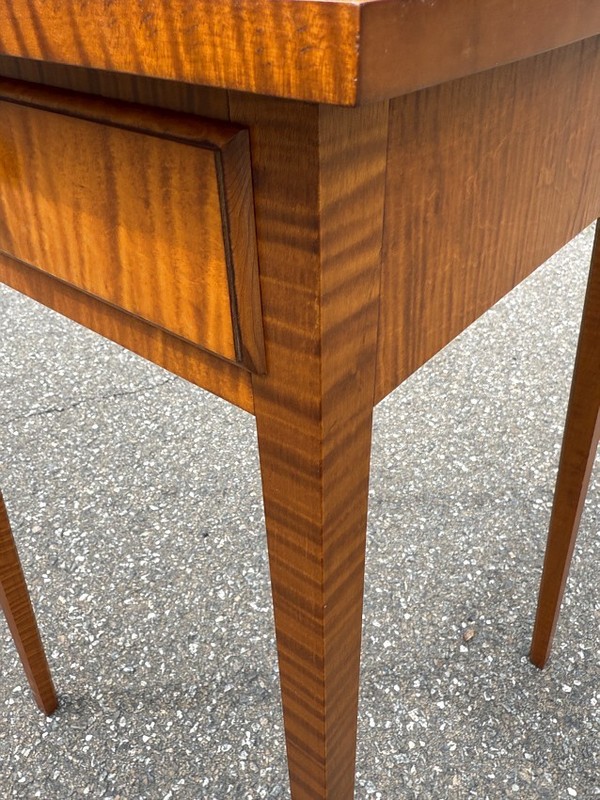 Vintage hand crafted tiger maple table or stand in the Hepplewhite style of 1790 gallery
