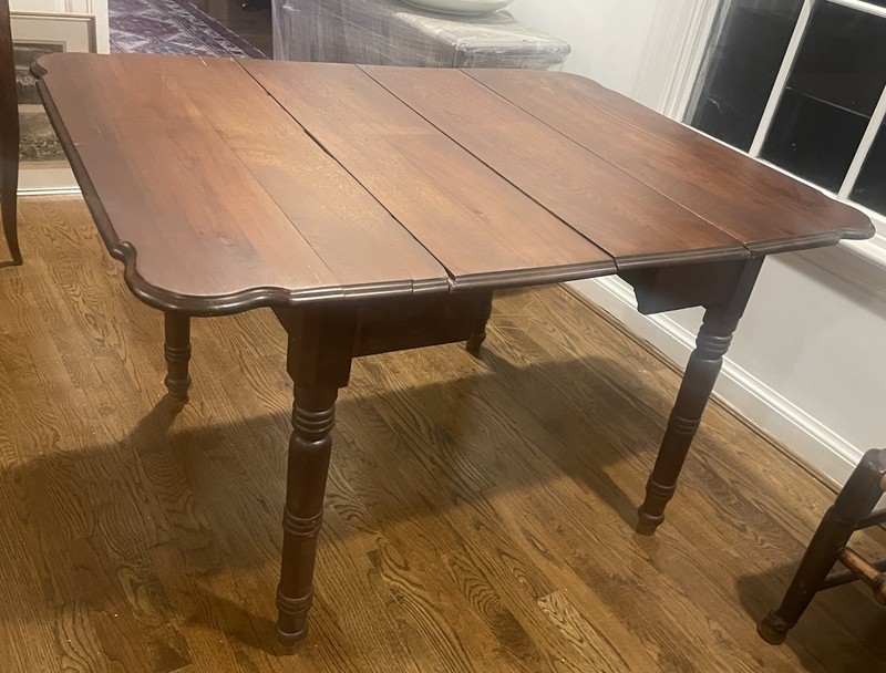 Antique Mahogany Early American Federal Drop Leaf Table. C1820.