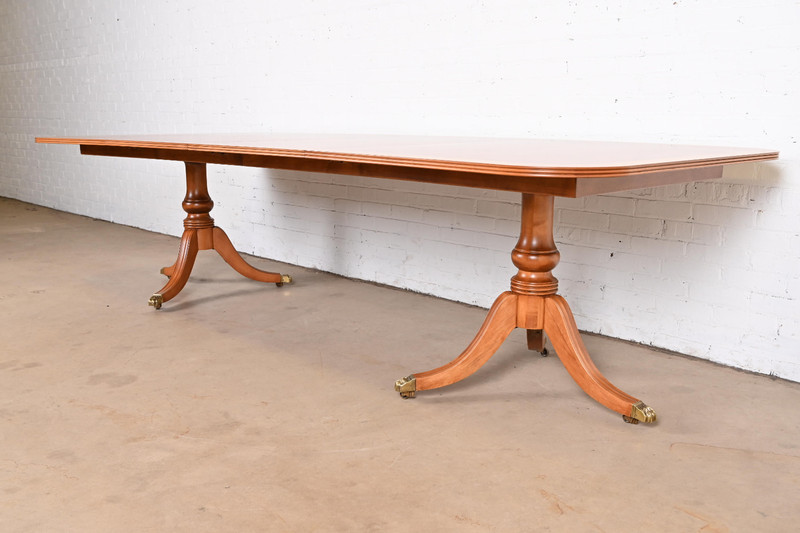 Henredon Georgian Banded Mahogany Double Pedestal Extension Dining Table gallery