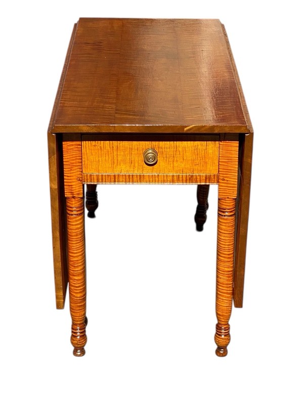 Antique Federal Tiger Maple Dropleaf Dining Table with Full Drawer - Exceptional gallery
