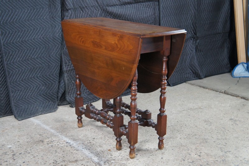 Antique William & Mary Style Oak Oval Drop Leaf Gateleg Side Table gallery