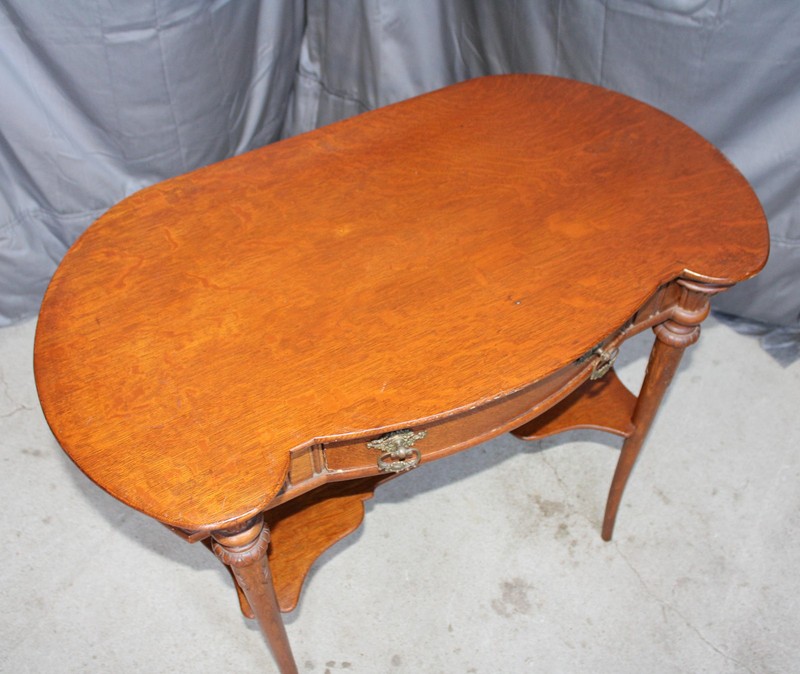 Antique Quarter Sawn Oak Parlor Table – Kidney Shaped Style gallery