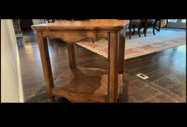 Vintage Solid Oak End Table w/ Scalloped Edge & Lower Shelf Heavy Duty