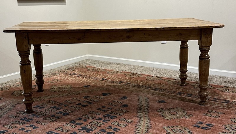 Antique Pine Dining Table Distressed Finish. Seats 6 People. ( Local pick up )