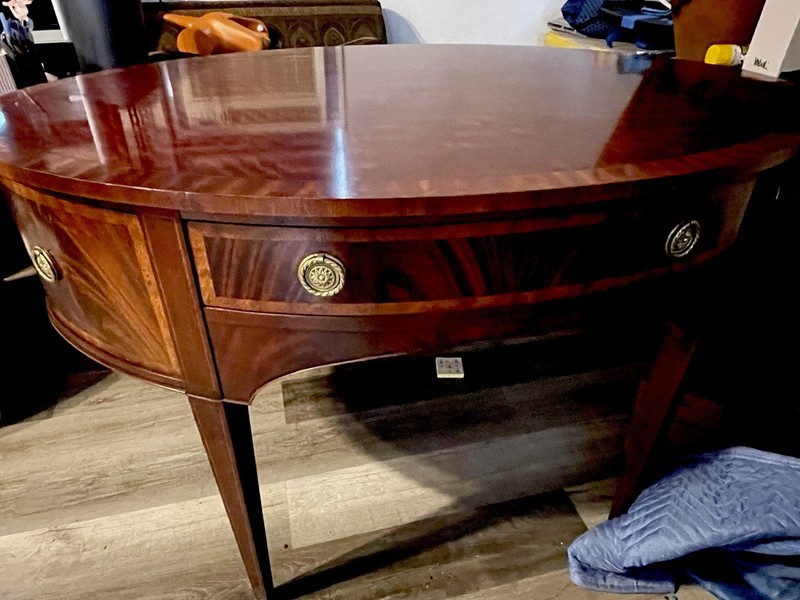Rare Henredon oval center table/server in flamed mahogany