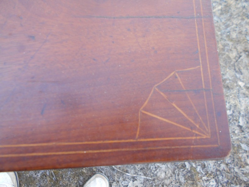 ANTIQUE 19th CENTURY FEDERAL CLASSICAL CARVED MAHOGANY SEWING TABLE gallery