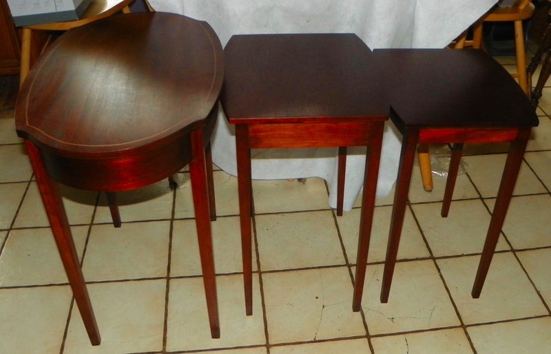 Mahogany Hepplewhite Nesting Tables / End Tables by Mersman (ET212) gallery