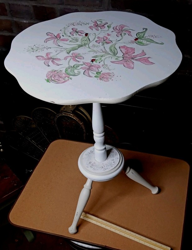 RARE MID century ROUND TILT TOP Wood w/HAND Painted PINK floral/LADY BUG. f
