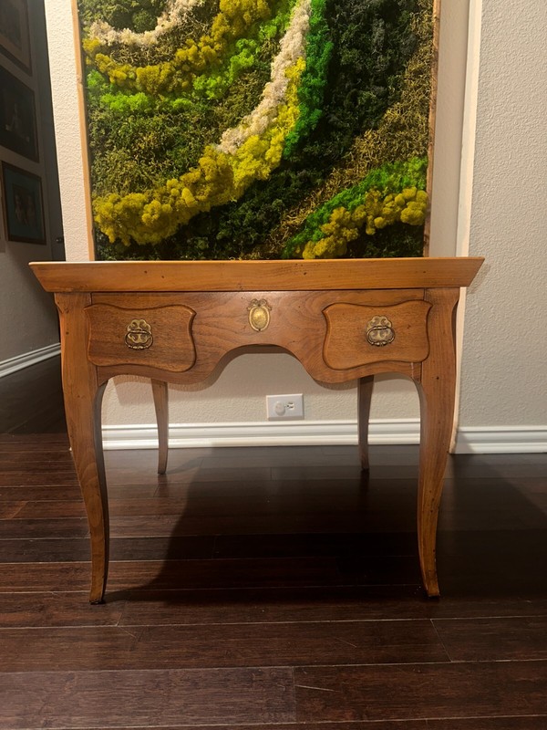 Vintage Baker Furniture Mid 20th Century Light Walnut Cabriole Leg Side Table