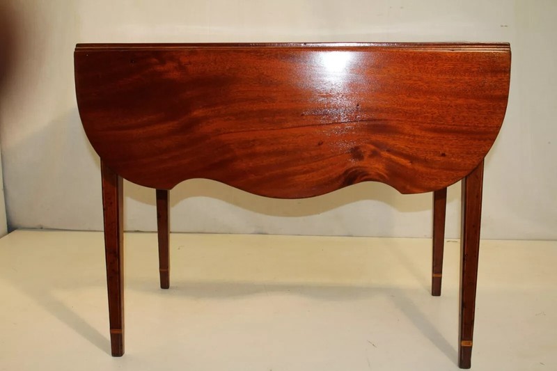 Gorgeous English Sheraton Inlaid Solid Mahogany Pembroke Table, Late 18th C. gallery