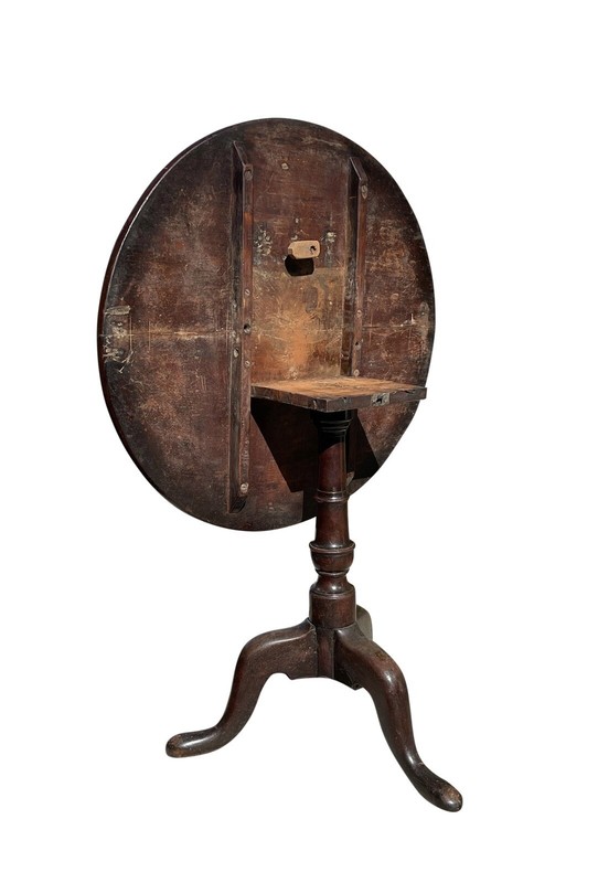 IMPORTANT QUEEN ANNE WALNUT TEA TABLE - CHARLESTON SOUTH CAROLINA CIRCA 1760 gallery