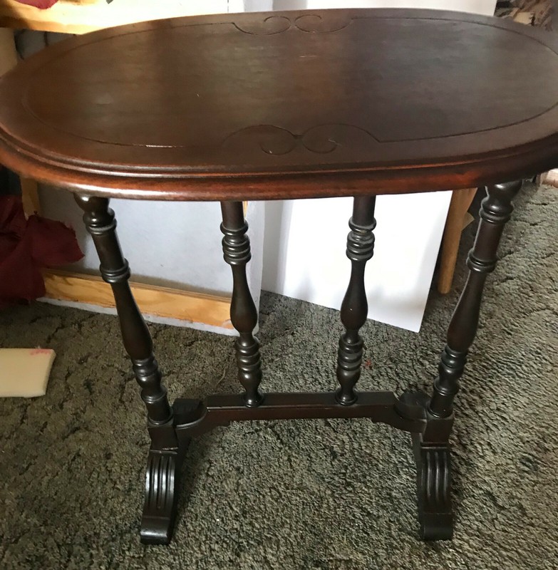 Oval Mahogany End Table / Side Table (ET303)