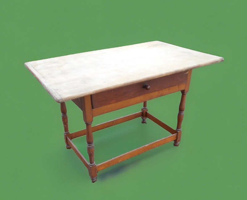 ANTIQUE 18th CENTURY NEW ENGLAND STRETCHER BASE TAVERN TABLE