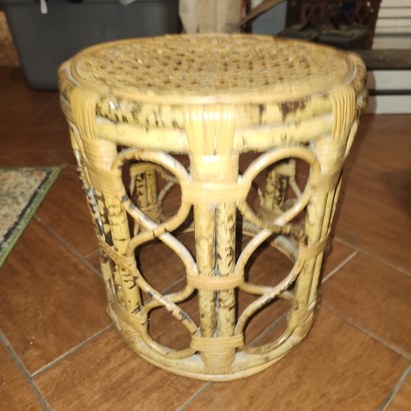 Vintage MCM Round Rattan Wicker Bamboo Cane Side Table Plant Stand Stool 13″ tal